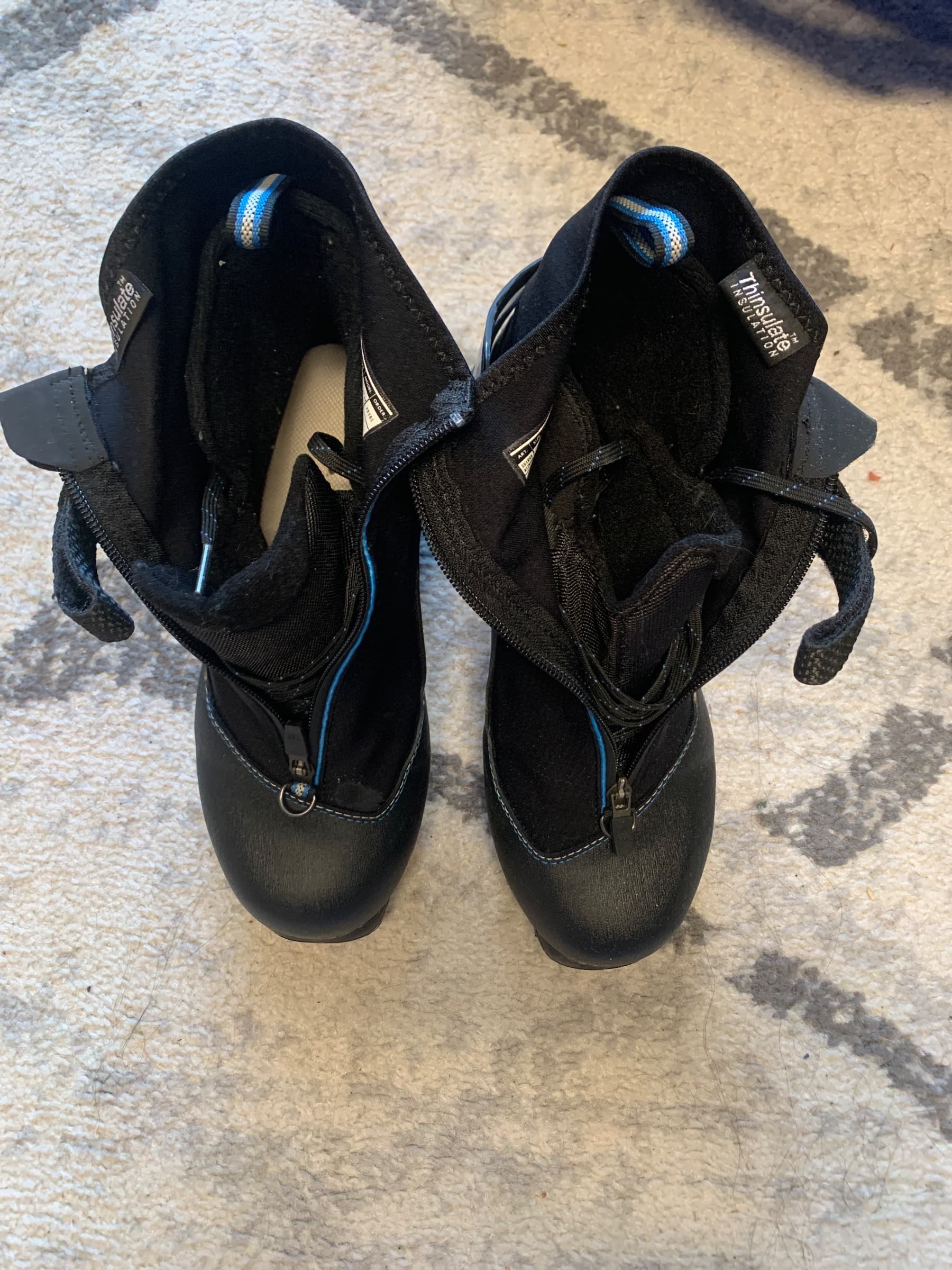 Cross country ski boots